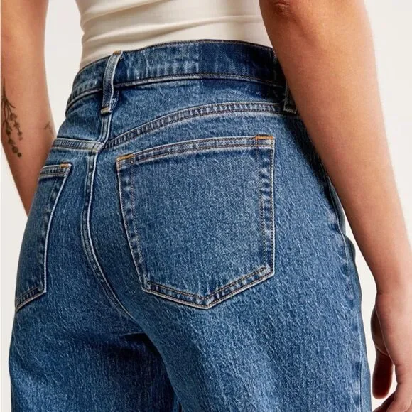 Abercrombie & Fitch • The baggy low rise jean - Picture 6 of 13